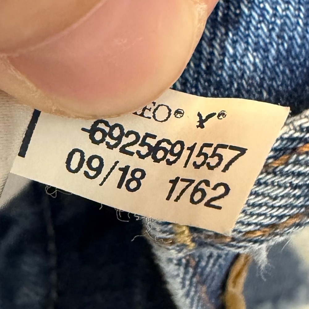 American Eagle Womens Size 6 Mom Jeans Distressed High Rise Raw Hem Blue Denim - Picture 14 of 16